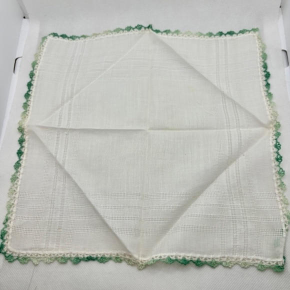 Vintage Linen Pocket Squares with Delicate Crochet Edge, with Box, Circa 1940s - Picture 4 of 7